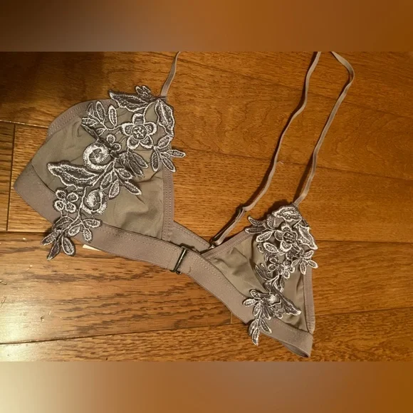 Lace Embroidered Bralette - Picture 3 of 5